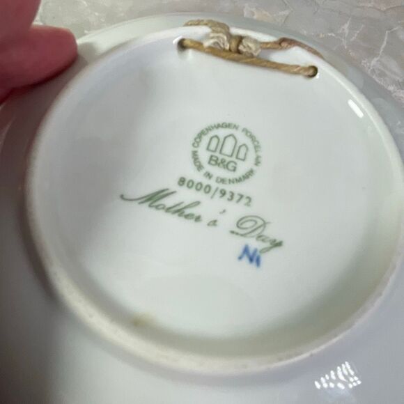 Bing & Grondahl 1972 “ Horse & Foal “ Mors Dag 1972 - Picture 2 of 4